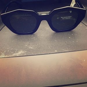 Burberry Sun Glasses